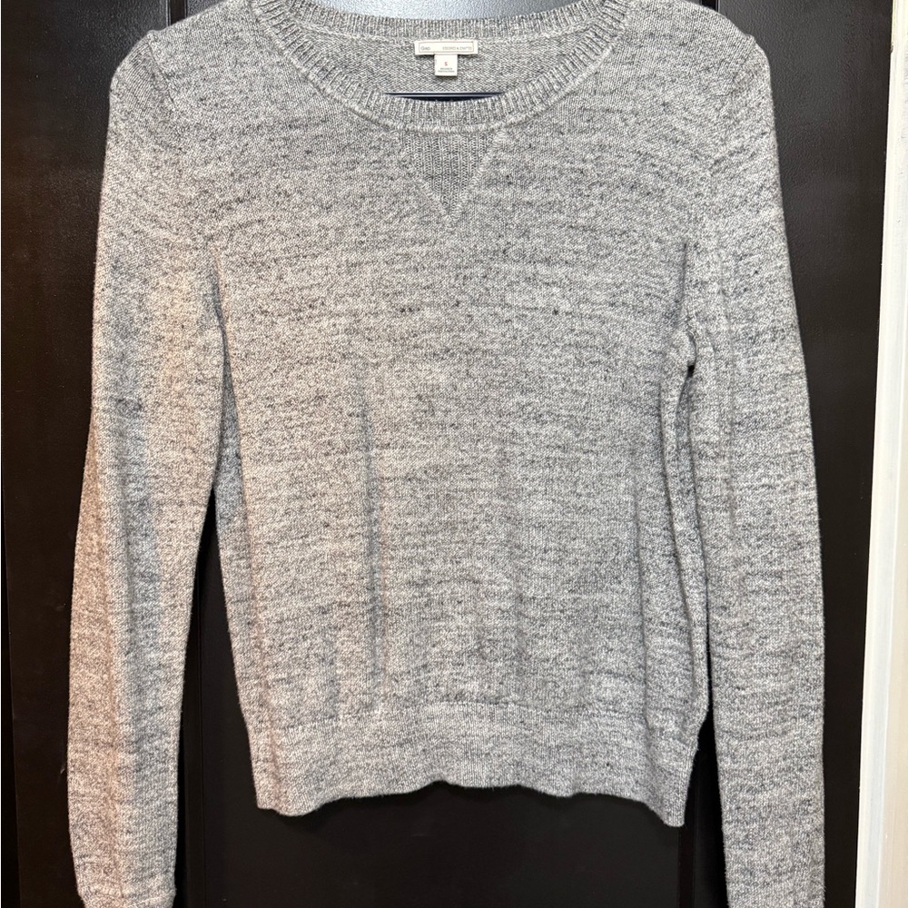 GAP Heathered Gray Women's Crew Neck Sweater